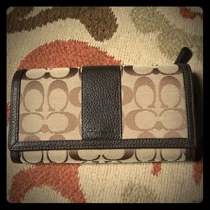 🎉💯% Authentic Coach Wallet🎉