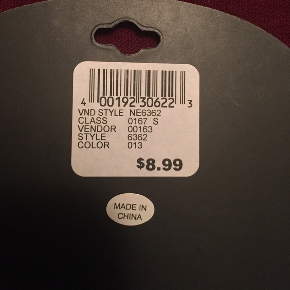 Rue 21 never wore pearl and rhinestone necklace - Picture 2 of 2