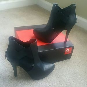 *BRAND NEW* GUESS BOOTIES
