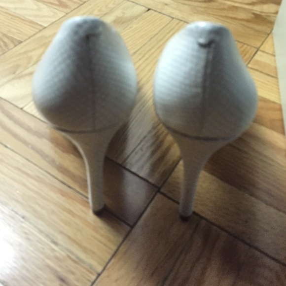 Pumps - Picture 3 of 4