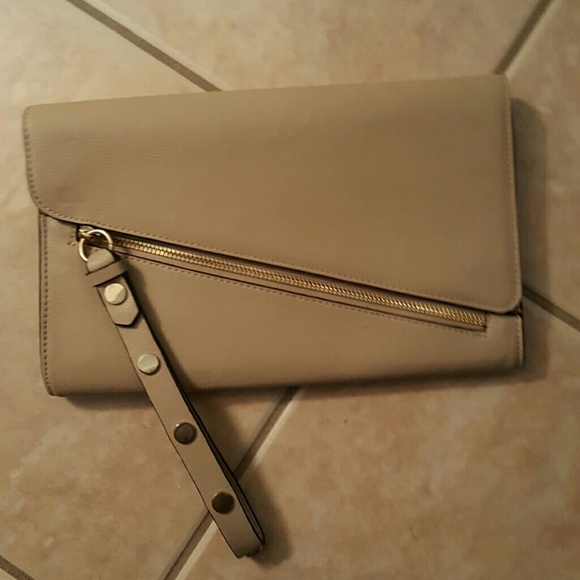 Tan clutch