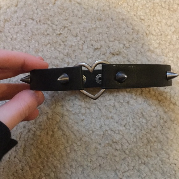 Hot Topic Jewelry - Cute spike heart choker collar