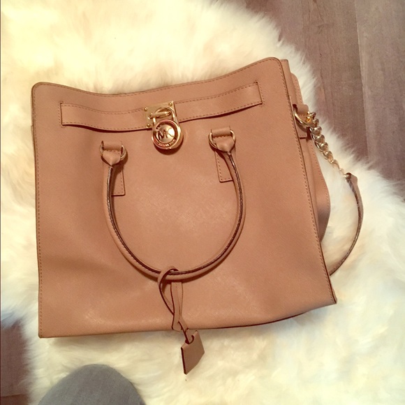 New Michael kors bag!! Dust bag included!!