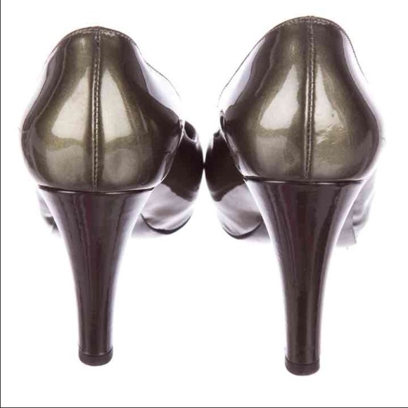 ✨Iconic CHANEL CC Logo Metallic Green Leather Cap Toes Pumps Heels Shoes - Picture 5 of 6