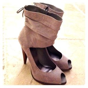 GUESS Peep-toe ankle booties