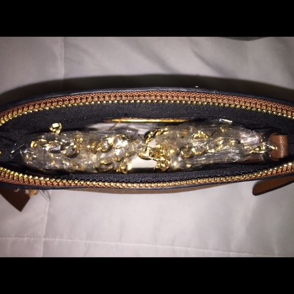 Gorgeous Navarro Crossbody - Picture 3 of 4