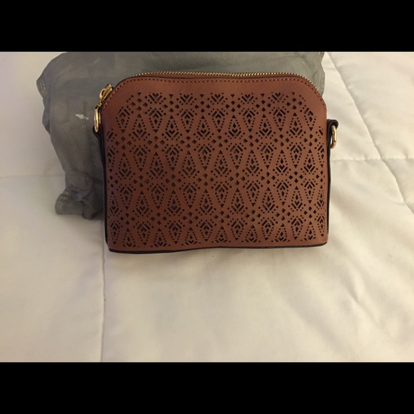 Gorgeous Navarro Crossbody - Picture 2 of 4