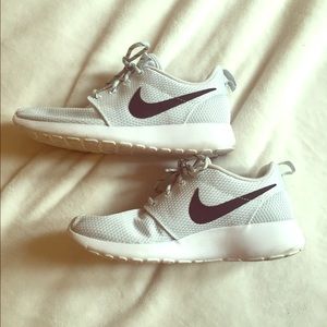 Women's Nike Roche Run - almost brand new!!