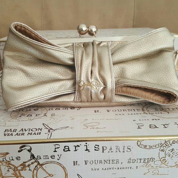 Adorable Jessica Simpson clutch