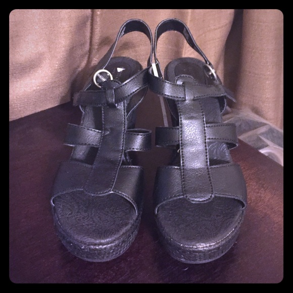 Sonoma Life and Style wedge sandals