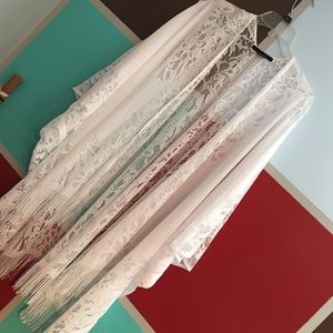 White Lace Thigh Length Sleeved Shawl w Fringe