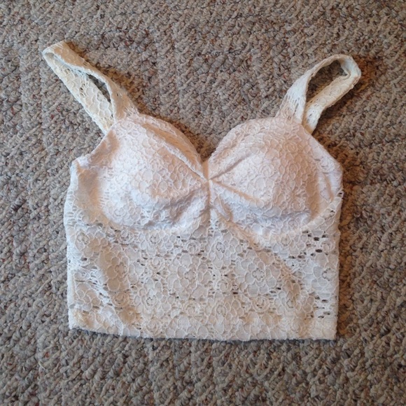 White padded tank crop