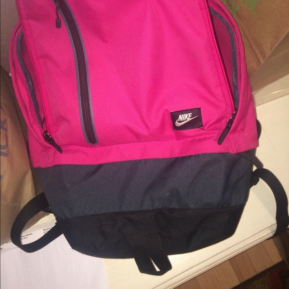 Nike backpack selling cheaper on Ⓜ️