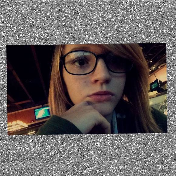 Meet your Posher, Kayla - Picture 1 of 1