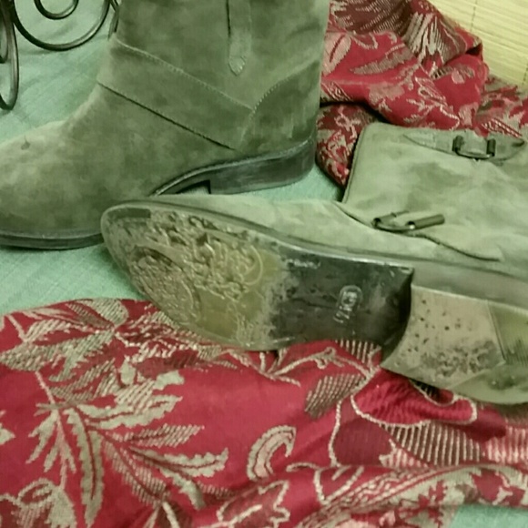 Stylish soho Suede boots - Picture 2 of 3