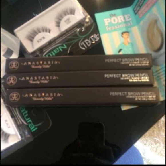 Anastasia Beverly Hills Other - Anastasia perfect brow pencil in Dark Brown