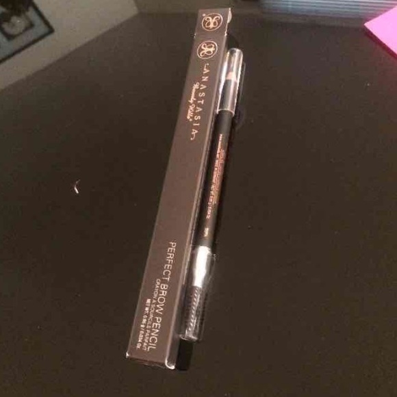 Anastasia perfect brow pencil in Dark Brown - Picture 3 of 3