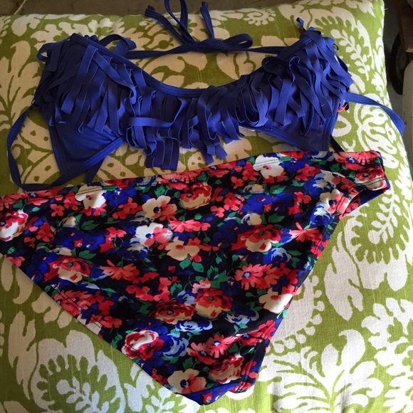 Fringe blue bikini top with floral bottom - Picture 1 of 2
