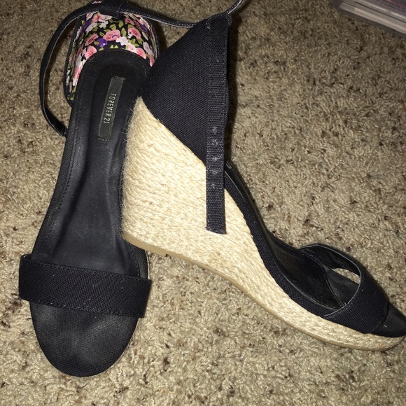 Forever 21 black sandal strappy wedges 6