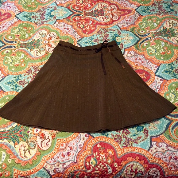 Brown Skirt with lovely bow detail.🎀 - Picture 2 of 3