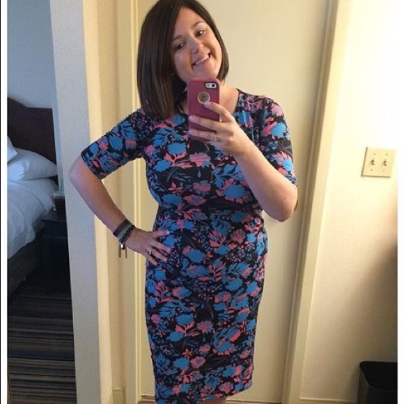 Meet your Posher, Teri!❤️ - Picture 4 of 4