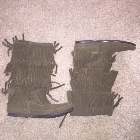 Brand new Minnetonka fringe boots