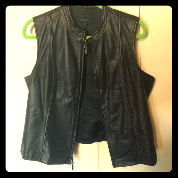 Leather vest black