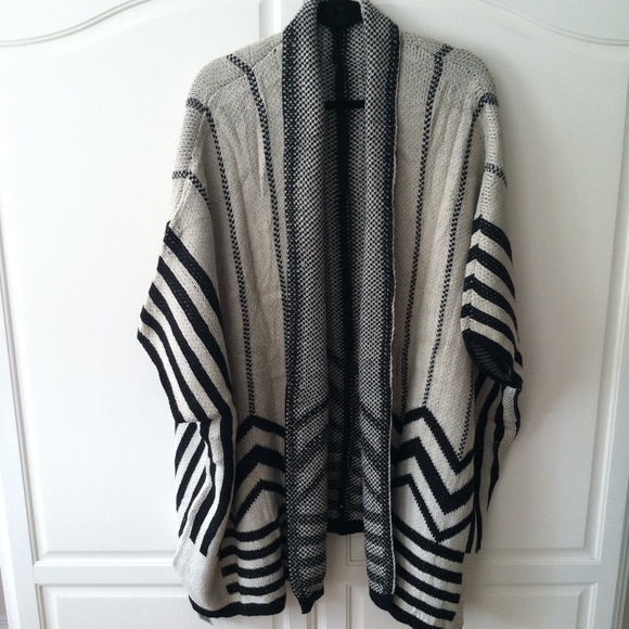 Fashion Apparel Jackets & Blazers - Beautiful Poncho with Short Sleeves