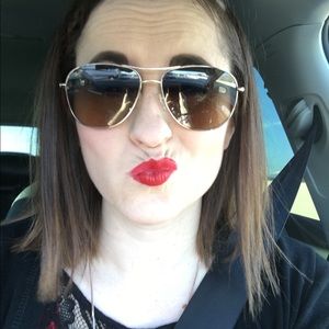 Meet your Posher, Amberled