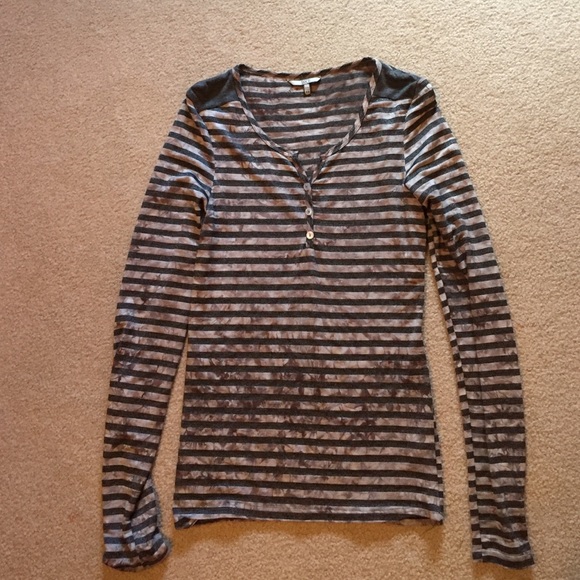 BKE light weight, long sleeve shirt.