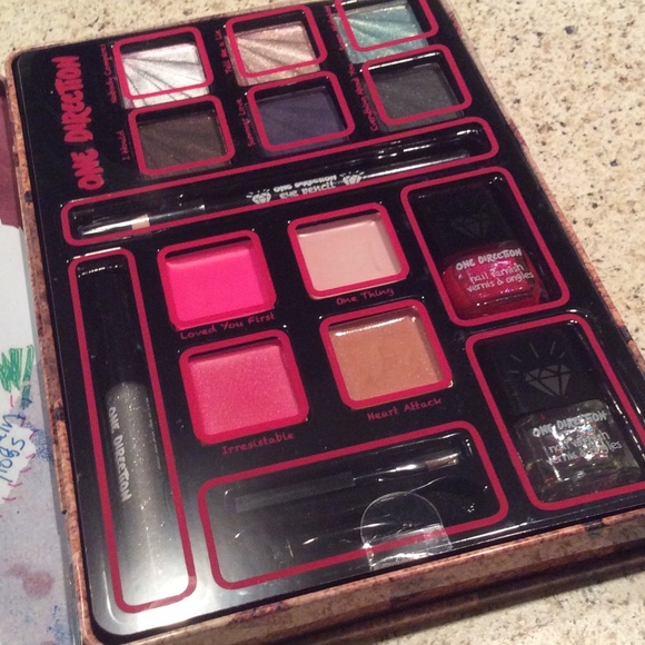 NEW Make Up BY ONE DIRECTION