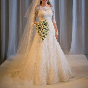 Elegant long sleeve wedding dress