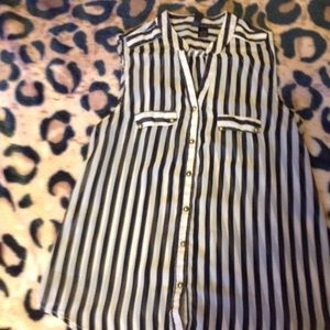 Black and White Stripped Button Up Blouse!🐼❤️