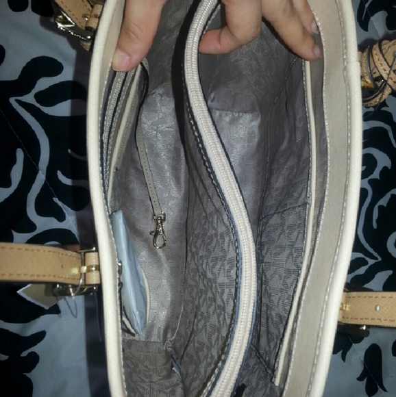 Michael kors purse - Picture 3 of 4