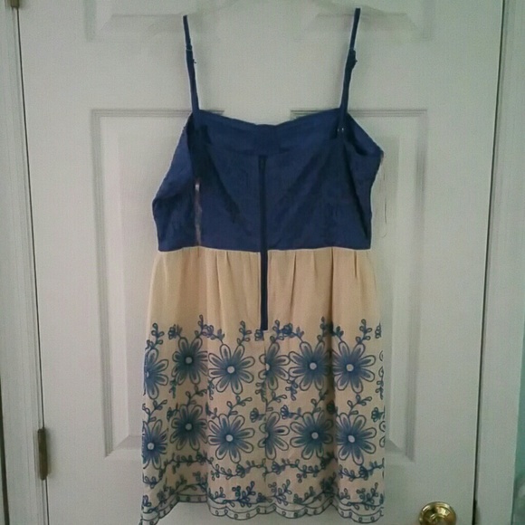 **SOLD**FLOWER BOHO FLYING TOMATO DRESS NWOT!! - Picture 2 of 4