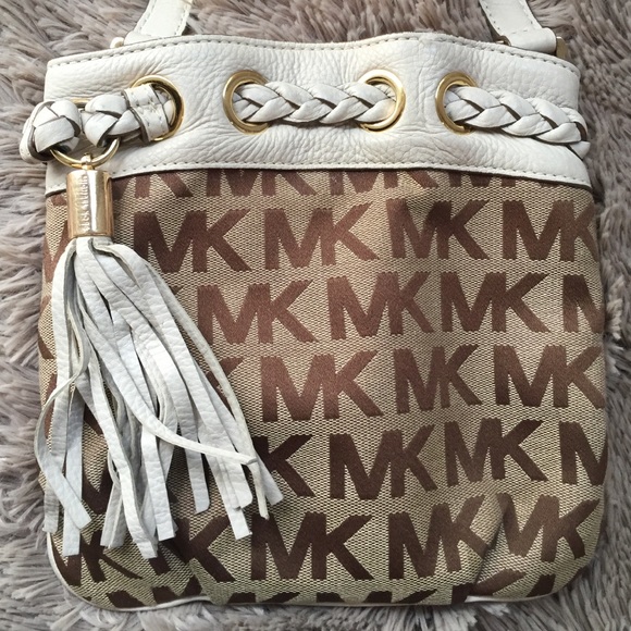 SOLD Michael Kors Cross Body - Picture 2 of 4