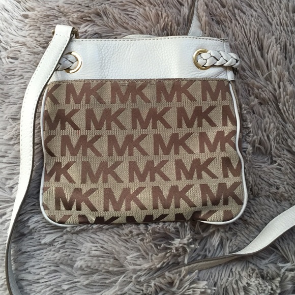 SOLD Michael Kors Cross Body - Picture 4 of 4