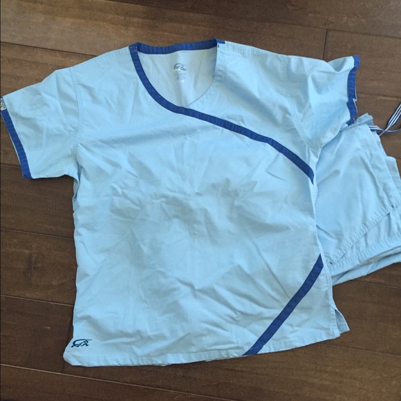 Iguana light blue scrubs size medium