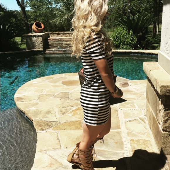 🎉HP 🎉Bailey's T-shirt Dress - Picture 3 of 4