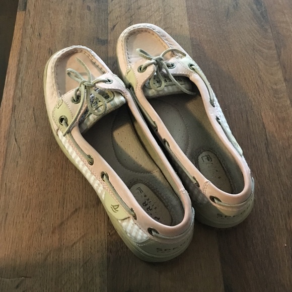 5M light pink Sperry's