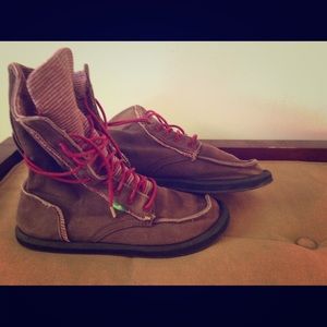 Sanuk Boots