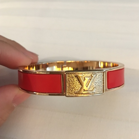Bracelet with logo