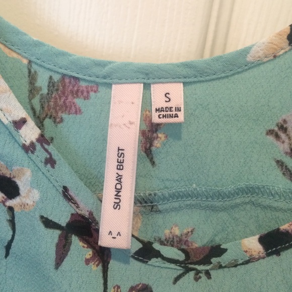 Aritzia crop top 💕 - Picture 3 of 4