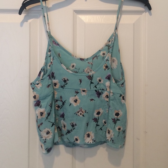 Aritzia crop top 💕 - Picture 4 of 4