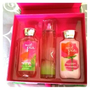Body spray, lotion, and shower gel set