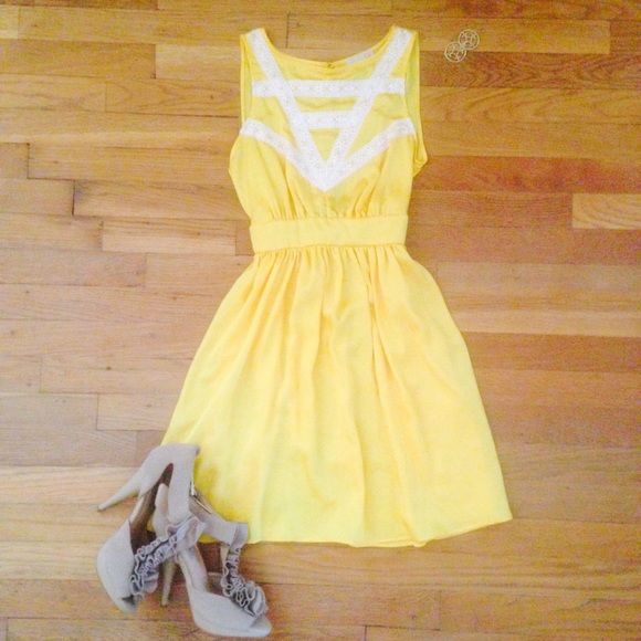 NWOT Gorgeous yellow dress!💛