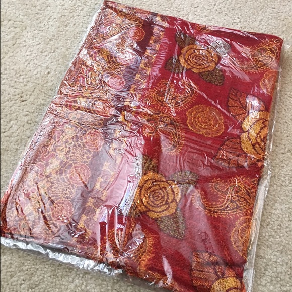 NWOT Brilliant Pashmina