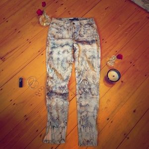 Zara basics. Skinny jeans