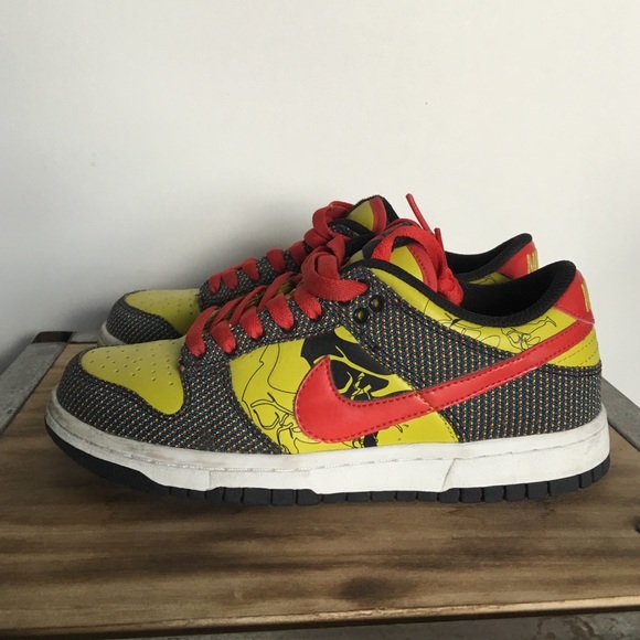 Women's Nike dunk low premium!