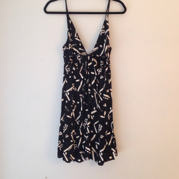Silence + Noise Tiki Dress- never worn - Picture 1 of 4
